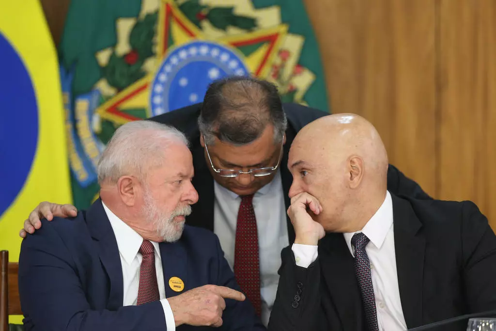 Ala do governo Lula defende freio a Moraes e vê com cautela delação de Cid